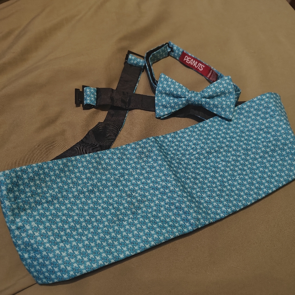 Peanuts Snoop Bowtie & Cumberbund